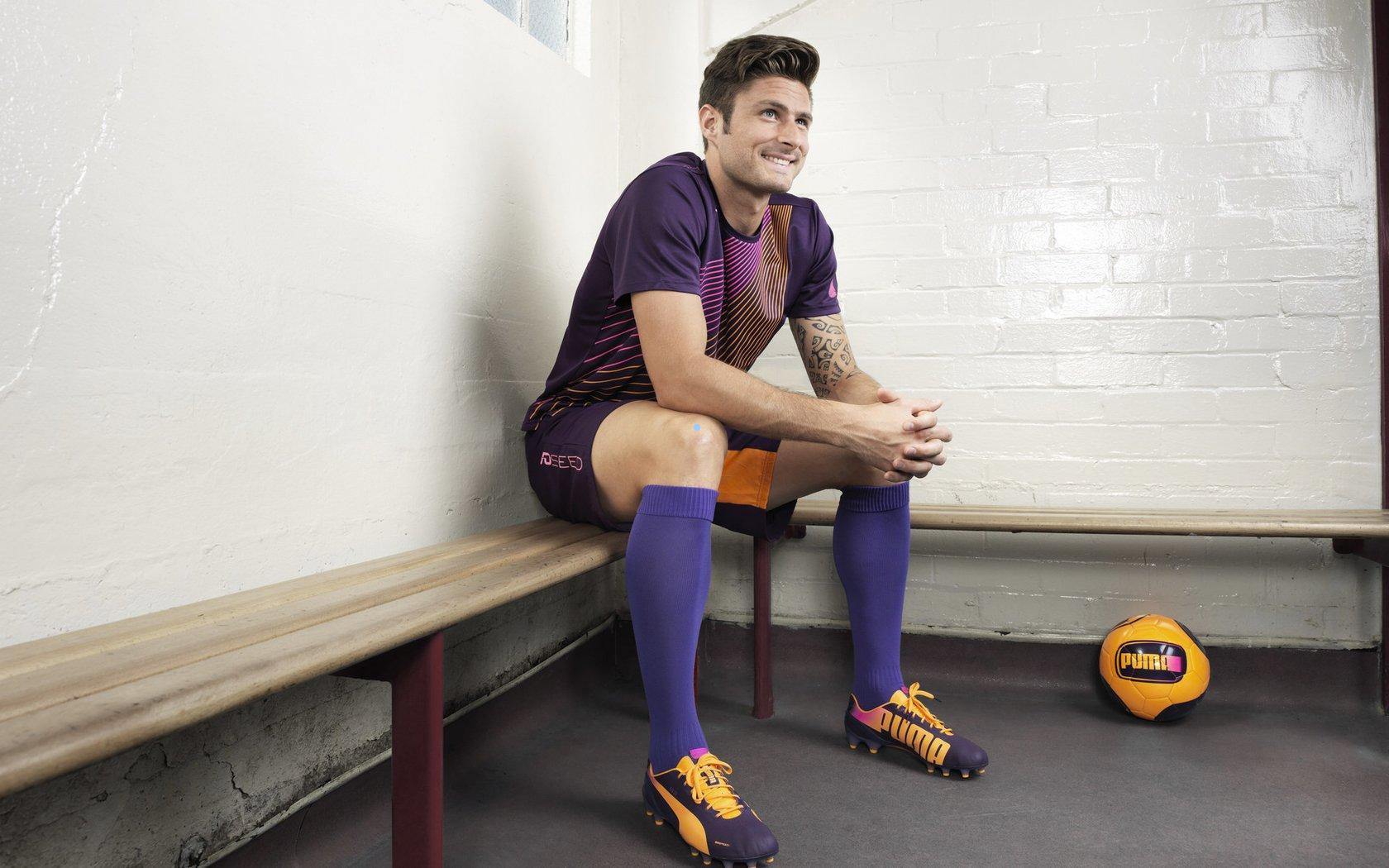 拉莫斯驾临！晒全新法拉利跑车，超50万欧豪购引热议，绿茵传奇的速度与激情人生