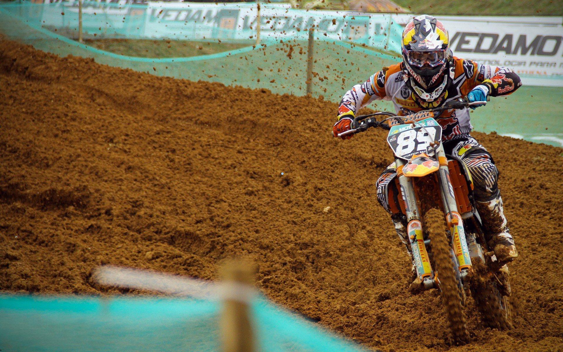 绿茵场外终牵手,兰克尔-泽婚礼温馨举行,昔日青岛海牛风波散尽启人生新章