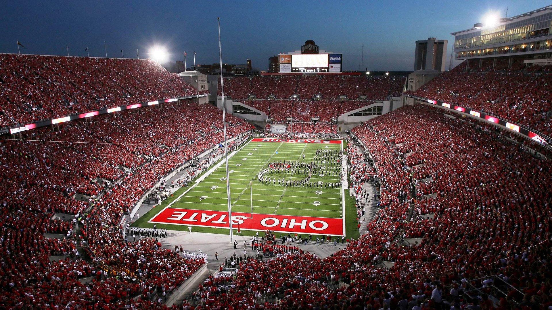 温情时刻，C罗与纳乔赛前握手致敬，旧友情谊点燃足球之夜